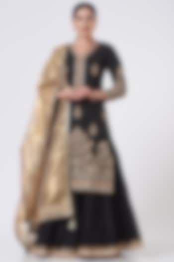 Black Hand Embroidered Raw Silk Kurta Set by Anjali Jain at Pernia's Pop Up Shop