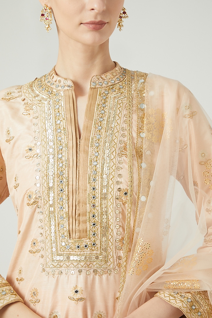 Pink Hand Embroidered Kurta Set by Anjali Jain at Pernia's Pop Up Shop
