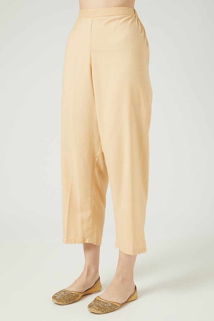 Peach Embroidered Kurta Set by Anjali Jain at Pernia's Pop Up Shop