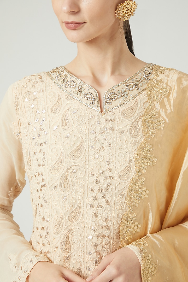 Peach Embroidered Kurta Set by Anjali Jain at Pernia's Pop Up Shop