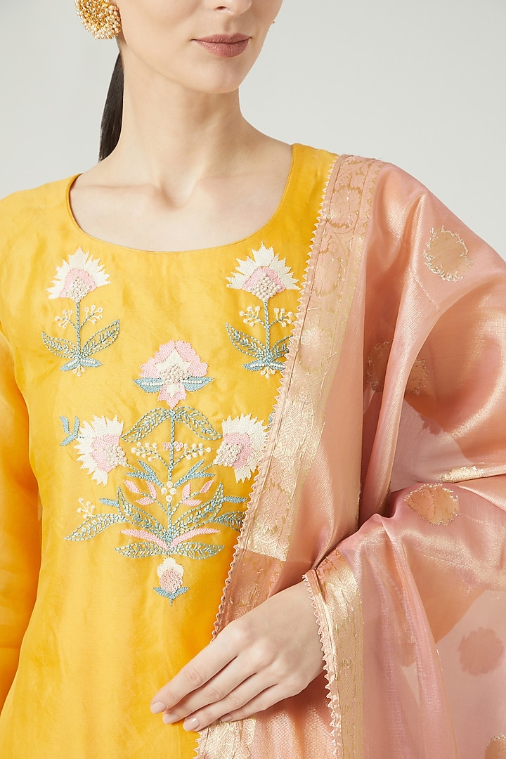 Yellow Hand Embroidered Kurta Set by Anjali Jain at Pernia's Pop Up Shop