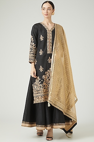 Black Embroidered Kurta Set by Anjali Jain