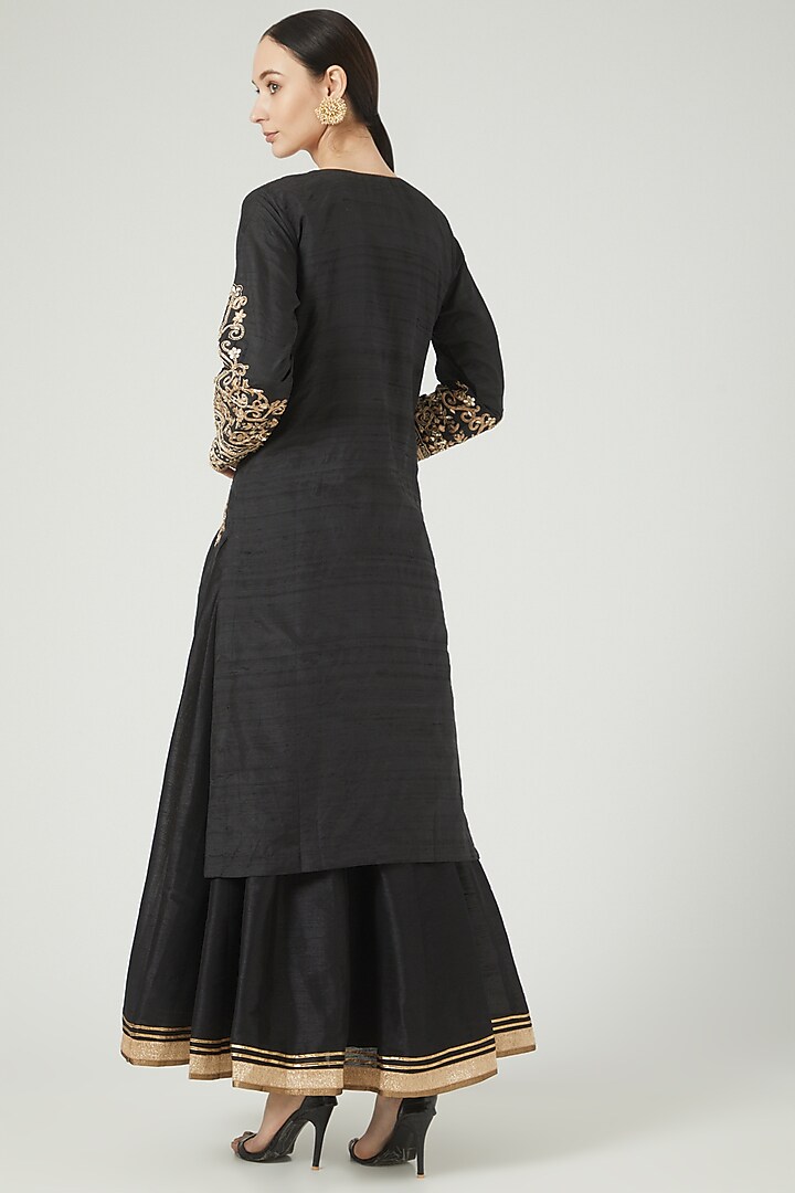 Black Embroidered Kurta Set by Anjali Jain at Pernia's Pop Up Shop