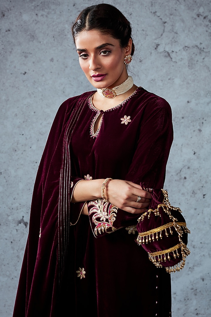 Wine Embroidered Kurta Set by Ajiesh Oberoi at Pernia's Pop Up Shop