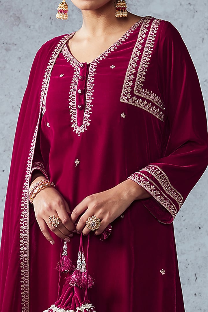 Hot Pink Embroidered Kurta Set by Ajiesh Oberoi at Pernia's Pop Up Shop