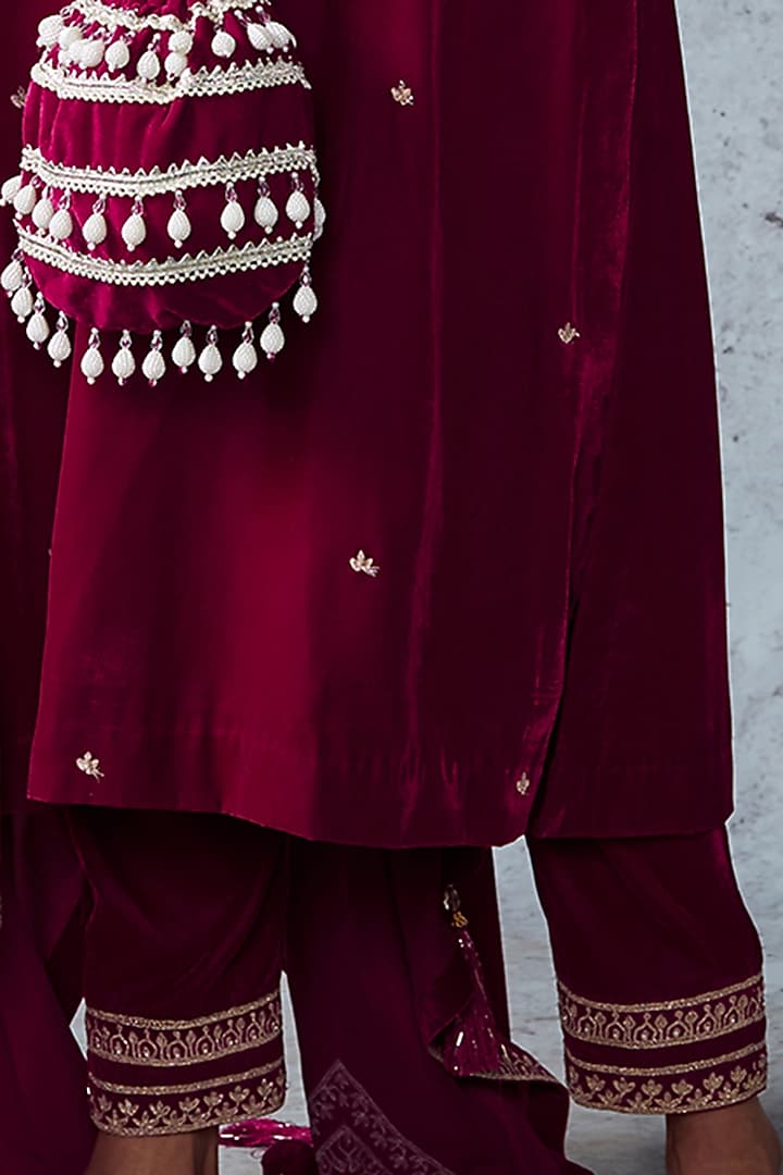 Hot Pink Embroidered Kurta Set by Ajiesh Oberoi at Pernia's Pop Up Shop