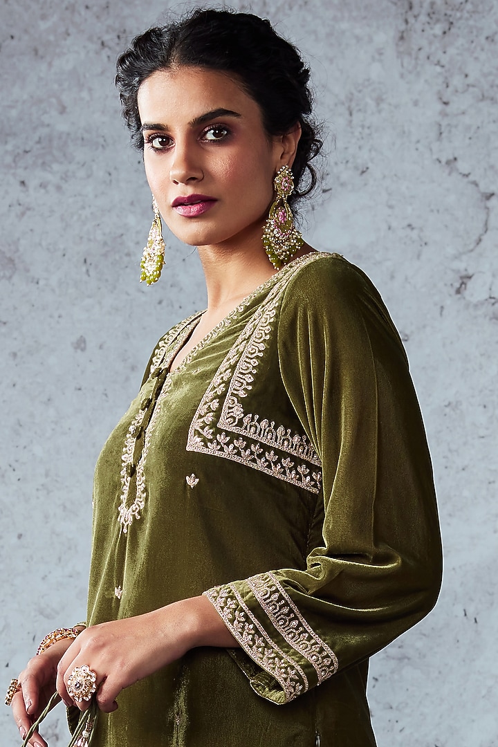 Olive Green Embroidered Kurta Set by Ajiesh Oberoi at Pernia's Pop Up Shop