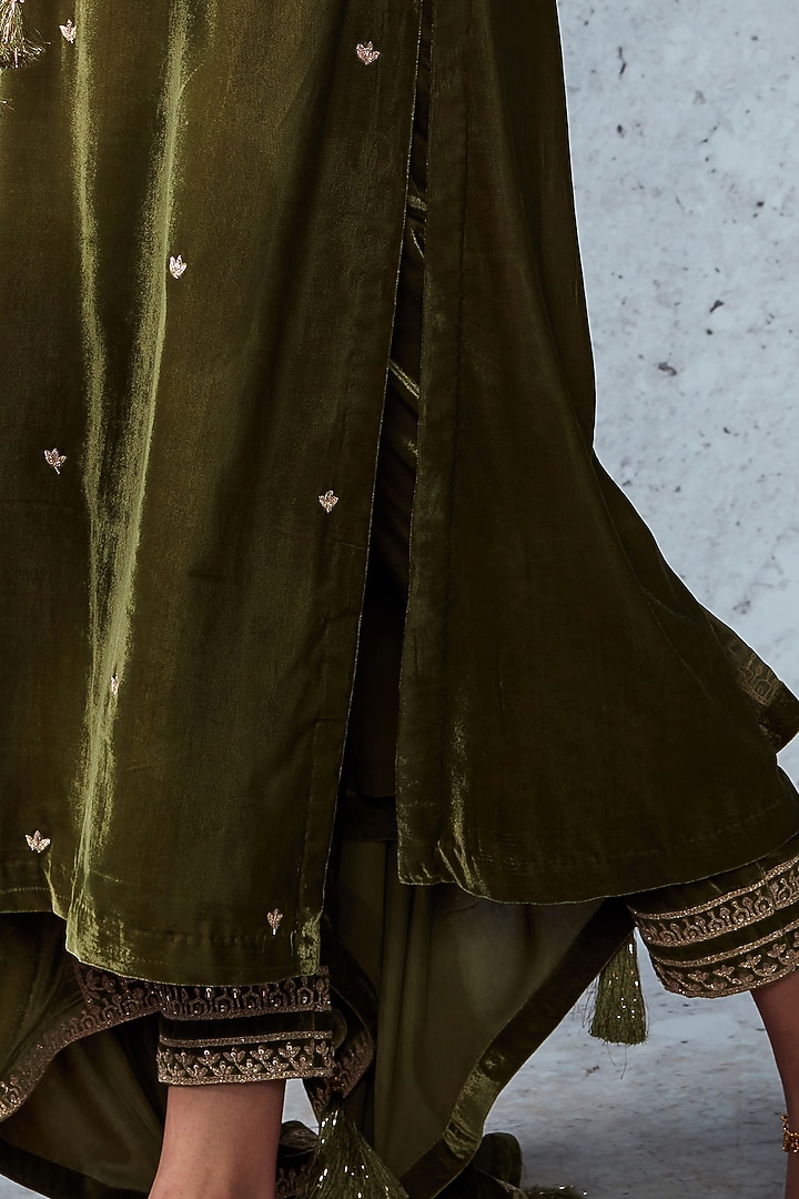Olive Green Embroidered Kurta Set by Ajiesh Oberoi at Pernia's Pop Up Shop
