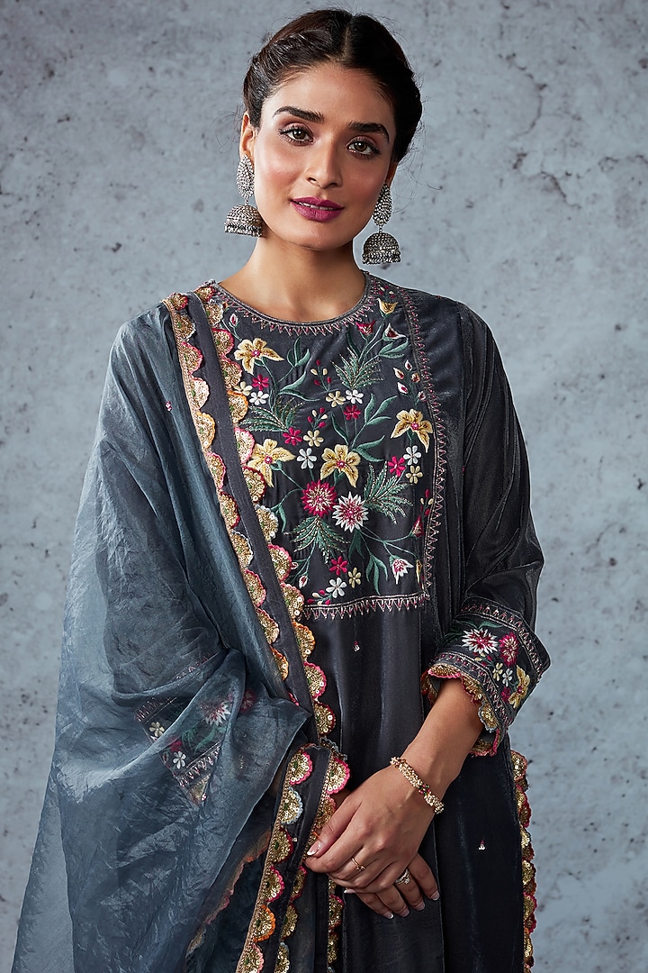 Napoleon Grey Embroidered Kurta Set by Ajiesh Oberoi at Pernia's Pop Up Shop