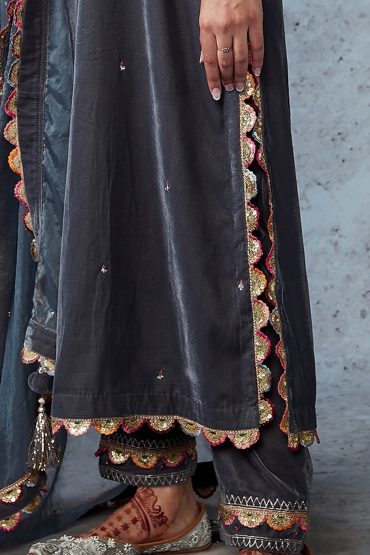 Napoleon Grey Embroidered Kurta Set by Ajiesh Oberoi at Pernia's Pop Up Shop
