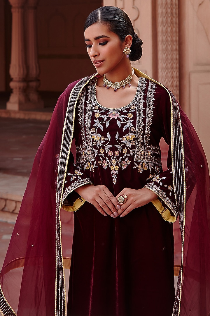 Wine Embellished Kurta Set by Ajiesh Oberoi at Pernia's Pop Up Shop