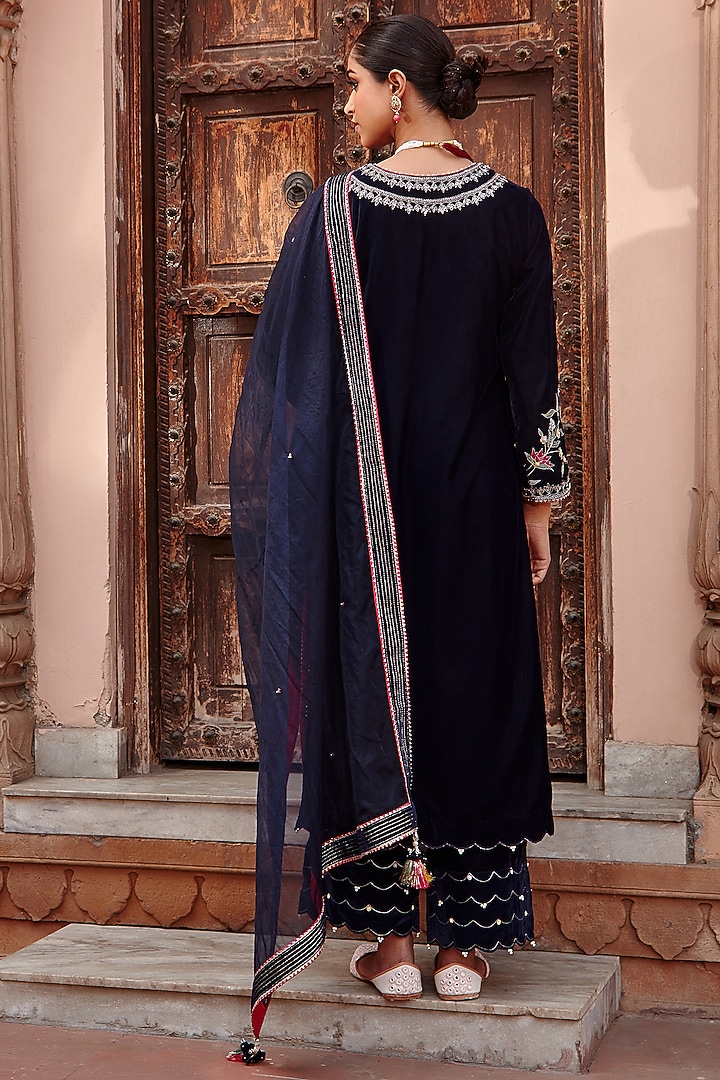 Navy Blue Embellished Kurta Set by Ajiesh Oberoi at Pernia's Pop Up Shop
