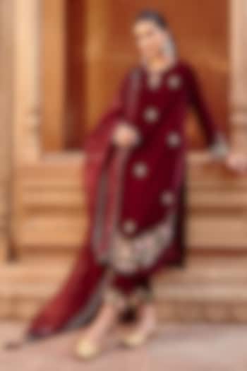 Wine Embroidered Kurta Set by Ajiesh Oberoi at Pernia's Pop Up Shop