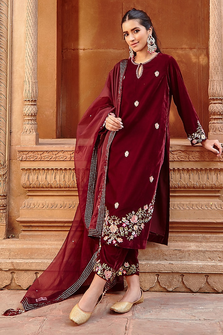 Wine Embroidered Kurta Set by Ajiesh Oberoi at Pernia's Pop Up Shop