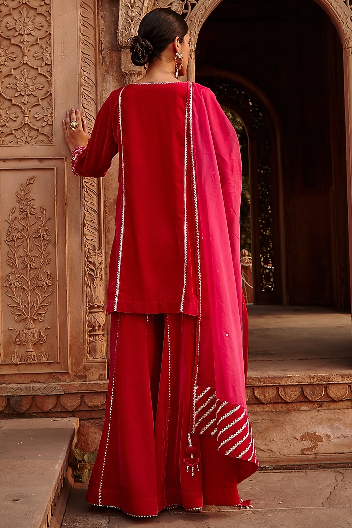 Rani Pink Velvet & Organza Gharara Set by Ajiesh Oberoi at Pernia's Pop Up Shop
