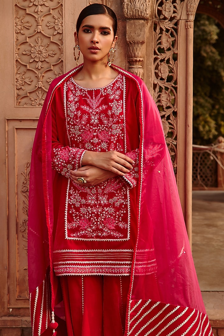 Rani Pink Velvet & Organza Gharara Set by Ajiesh Oberoi at Pernia's Pop Up Shop