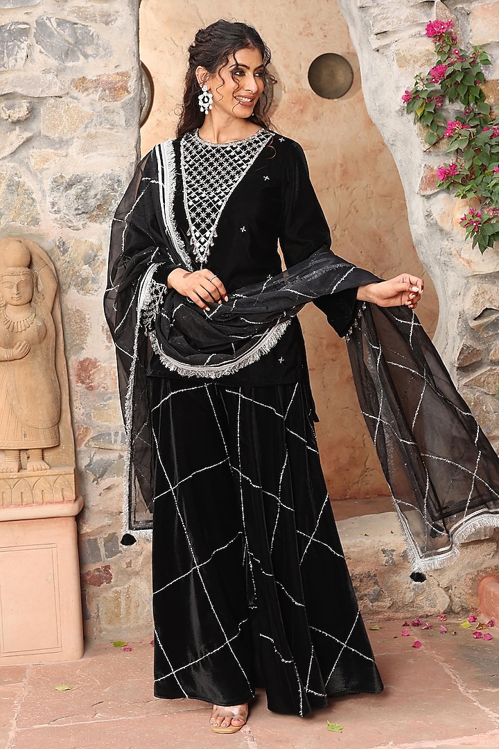 Black Velvet Embroidered Kurta Set by Ajiesh Oberoi at Pernia's Pop Up Shop