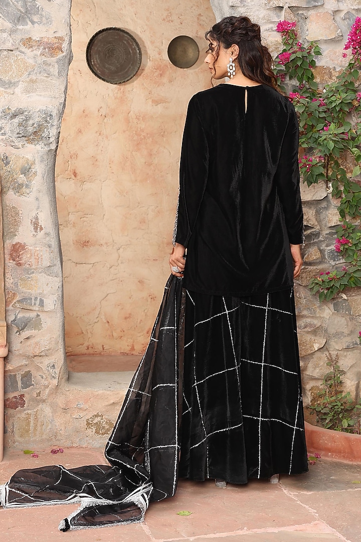 Black Velvet Embroidered Kurta Set by Ajiesh Oberoi at Pernia's Pop Up Shop