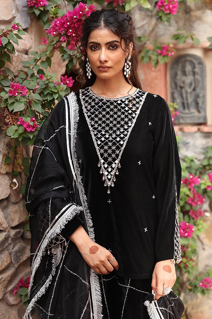 Black Velvet Embroidered Kurta Set by Ajiesh Oberoi at Pernia's Pop Up Shop