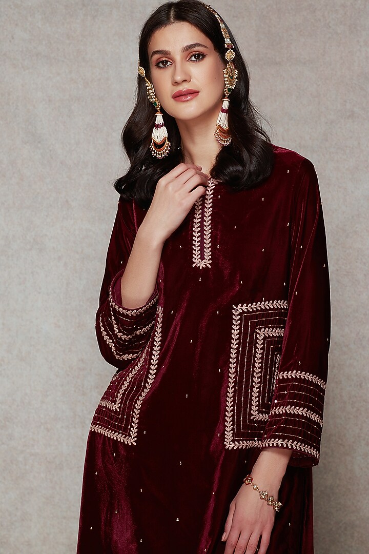 Wine Embroidered Kurta Set by Ajiesh Oberoi at Pernia's Pop Up Shop