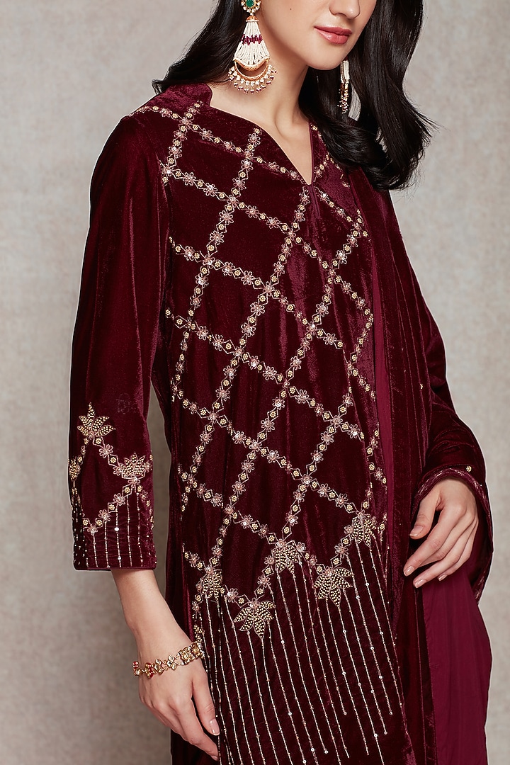 Wine Embroidered Velvet Kurta Set by Ajiesh Oberoi at Pernia's Pop Up Shop