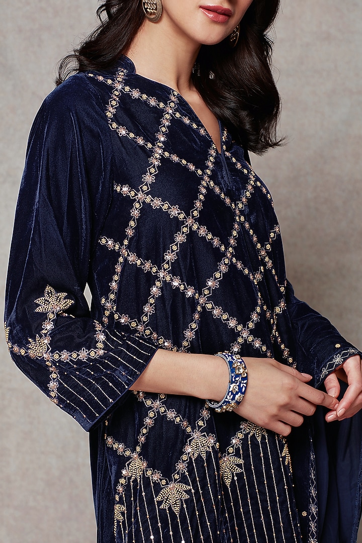 Navy Blue Embroidered Kurta Set by Ajiesh Oberoi at Pernia's Pop Up Shop