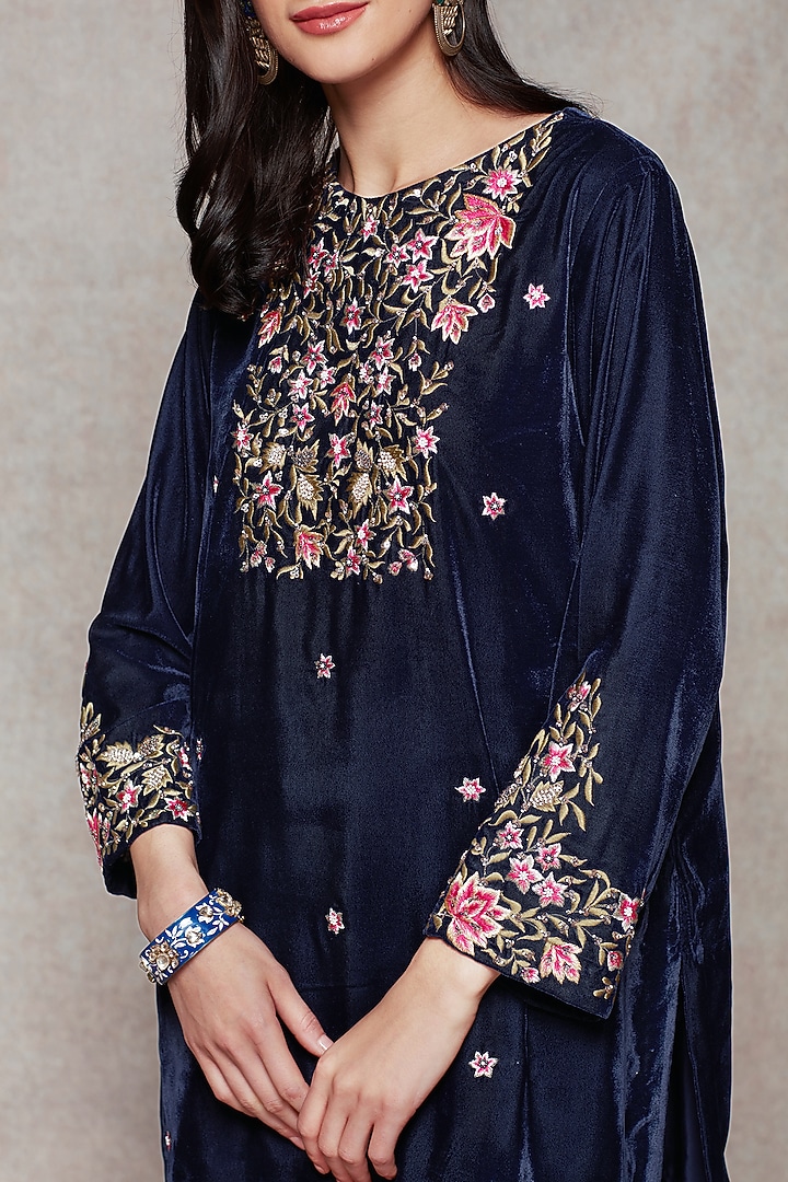 Navy Blue Scallop Embroidered Kurta Set by Ajiesh Oberoi at Pernia's Pop Up Shop