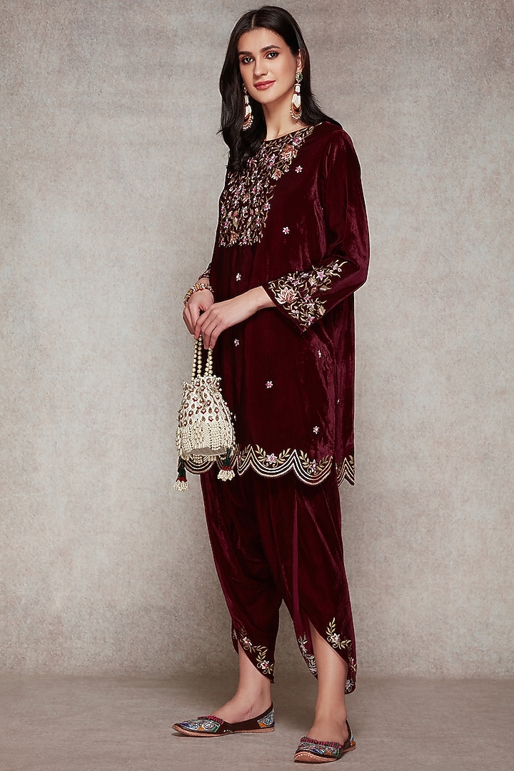Wine Scallop Embroidered Kurta Set by Ajiesh Oberoi at Pernia's Pop Up Shop