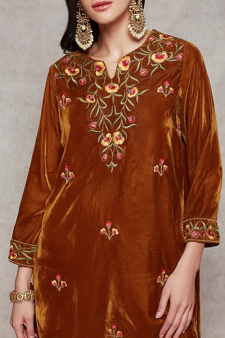 Brown Embroidered Kurta Set by Ajiesh Oberoi at Pernia's Pop Up Shop