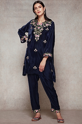 Midnight Blue Embroidered Kurta Set by Ajiesh Oberoi