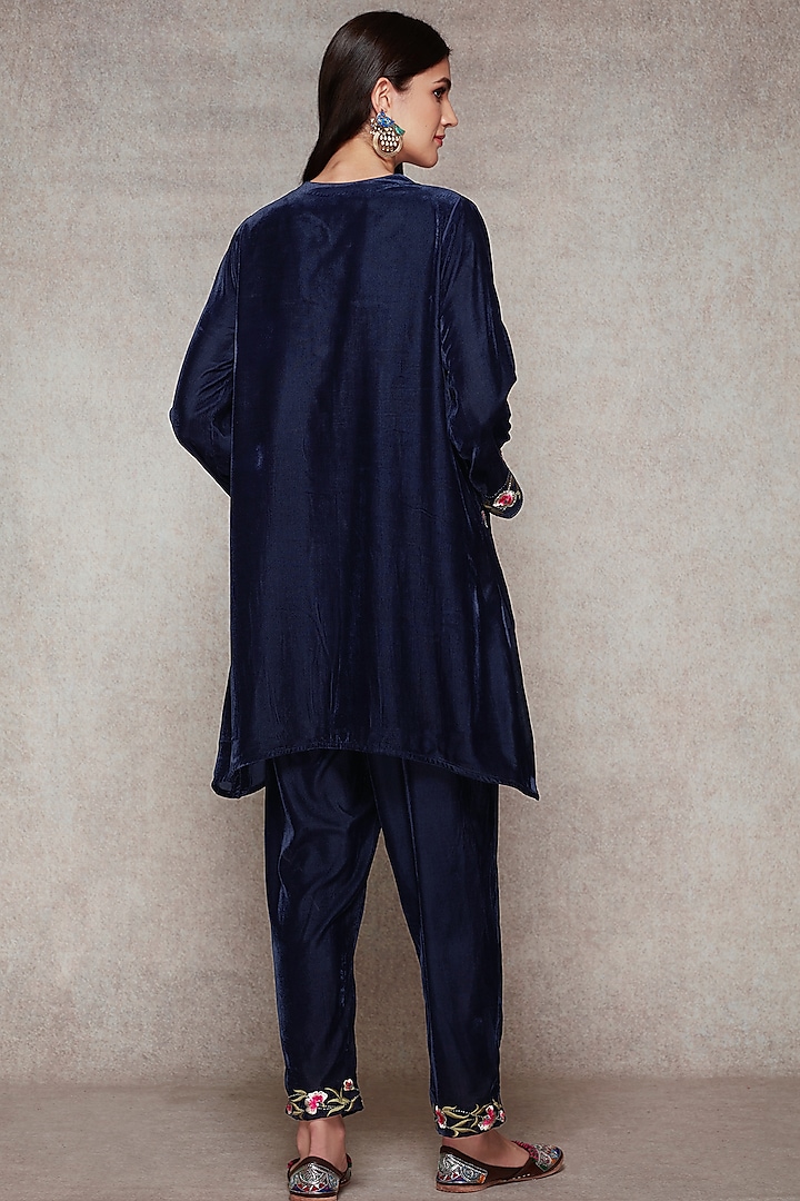 Midnight Blue Embroidered Kurta Set by Ajiesh Oberoi at Pernia's Pop Up Shop