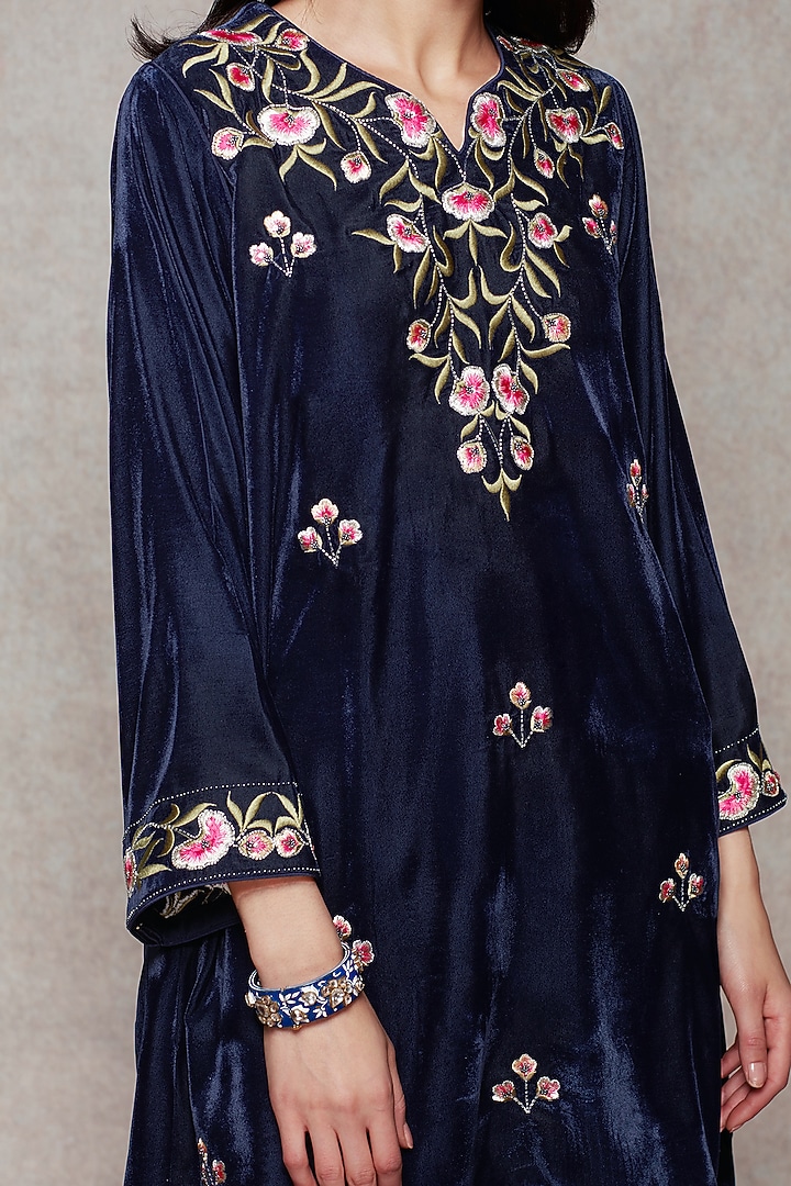 Midnight Blue Embroidered Kurta Set by Ajiesh Oberoi at Pernia's Pop Up Shop