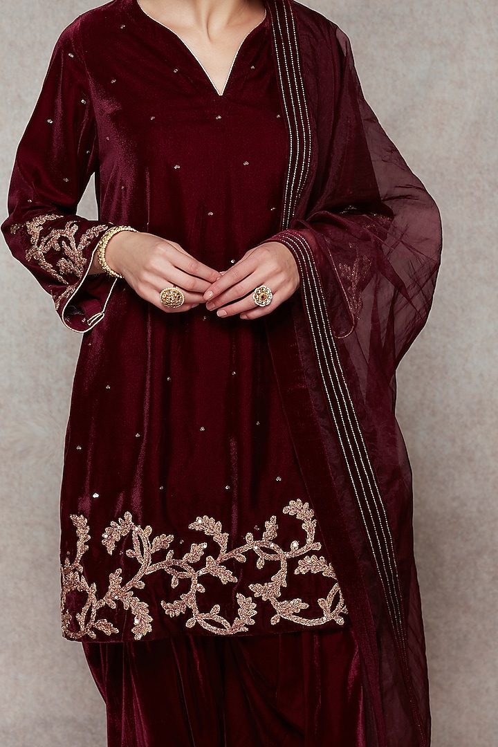 Wine Embroidered Velvet Short Kurta Set by Ajiesh Oberoi at Pernia's Pop Up Shop