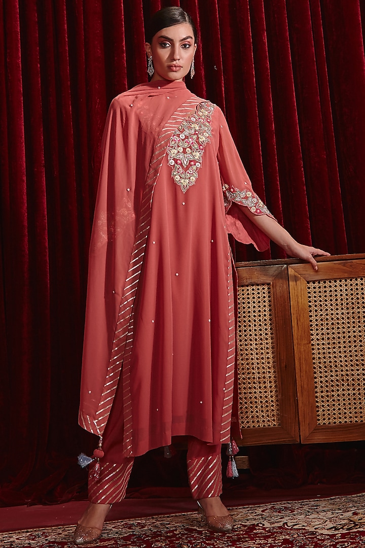 Gajari Pink Georgette & Rayon Embroidered Kurta Set by Ajiesh Oberoi