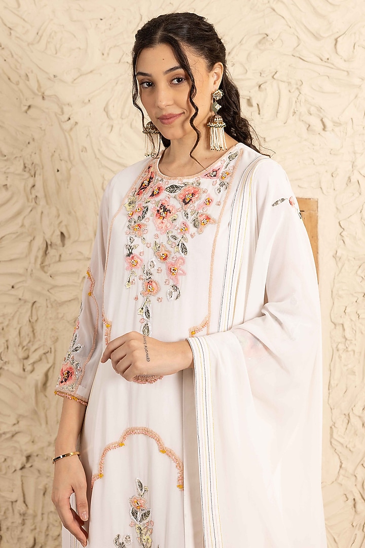 Ivory Georgette Applique Work Kurta Set by Ajiesh Oberoi at Pernia's Pop Up Shop