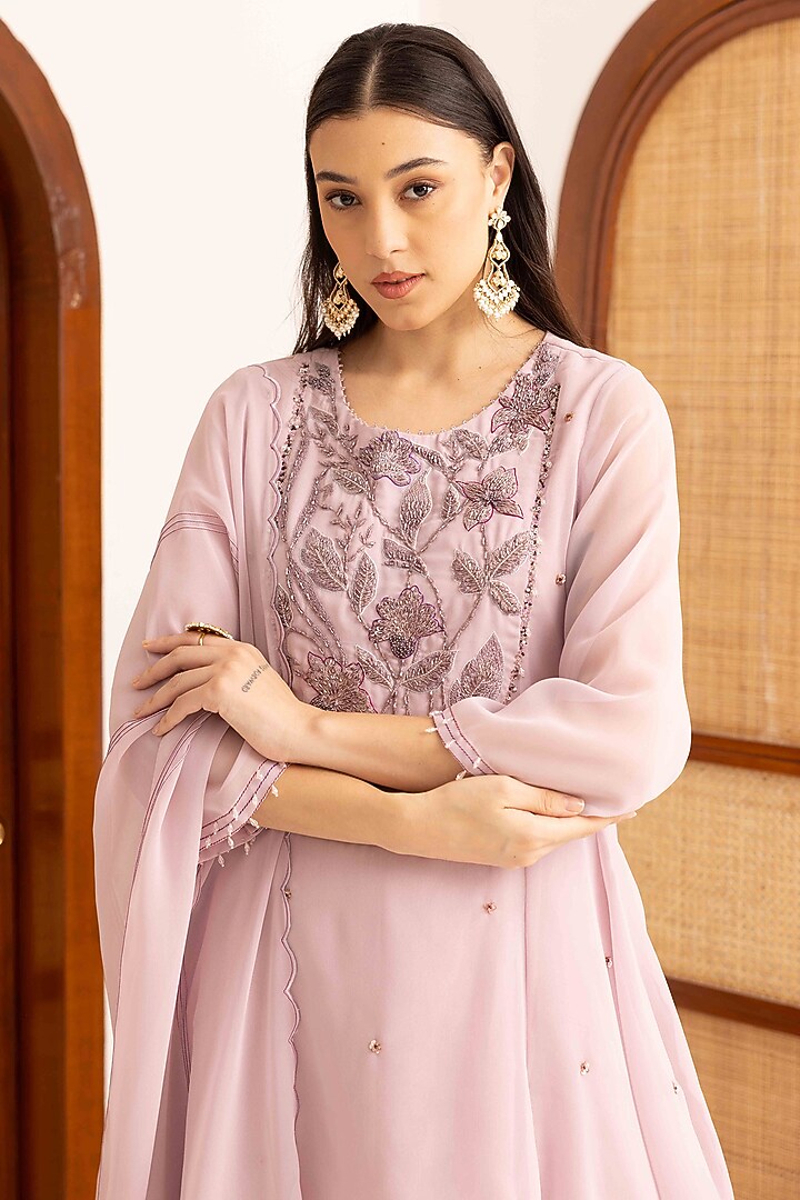 Lilac Georgette Floral Machine Embroidered Kurta Set by Ajiesh Oberoi at Pernia's Pop Up Shop