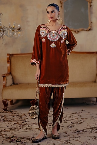 Olive Velvet Mirror Embroidered Straight Kurta Set by Ajiesh Oberoi