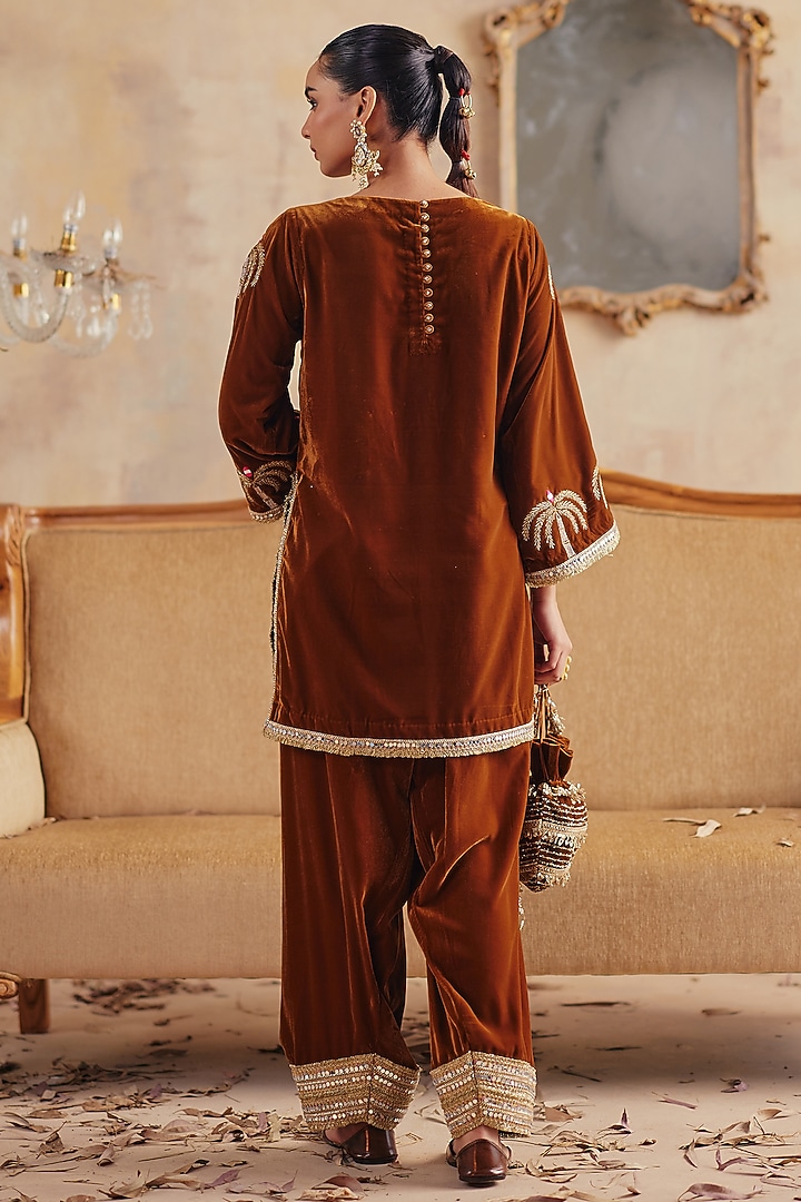Olive Velvet Mirror Embroidered Straight Kurta Set by Ajiesh Oberoi at Pernia's Pop Up Shop