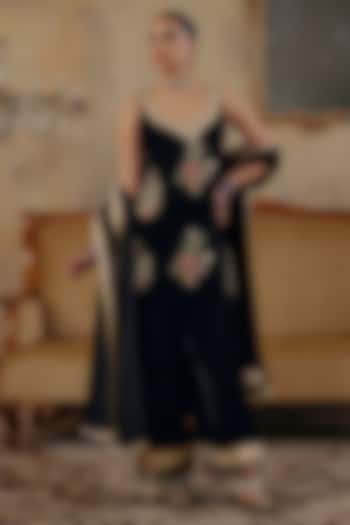 Black Velvet Floral Embroidered Kurta Set by Ajiesh Oberoi at Pernia's Pop Up Shop