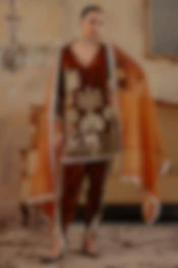Bronze Velvet Mirror Embellished Straight Kurta Set by Ajiesh Oberoi at Pernia's Pop Up Shop