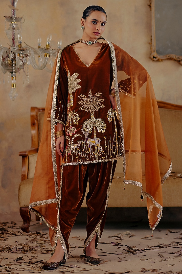 Bronze Velvet Mirror Embellished Straight Kurta Set by Ajiesh Oberoi at Pernia's Pop Up Shop