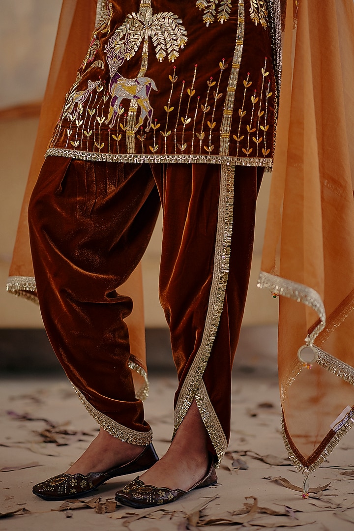 Bronze Velvet Mirror Embellished Straight Kurta Set by Ajiesh Oberoi at Pernia's Pop Up Shop