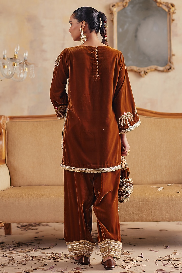 Bronze Velvet Motif Embellished Kurta Set by Ajiesh Oberoi at Pernia's Pop Up Shop