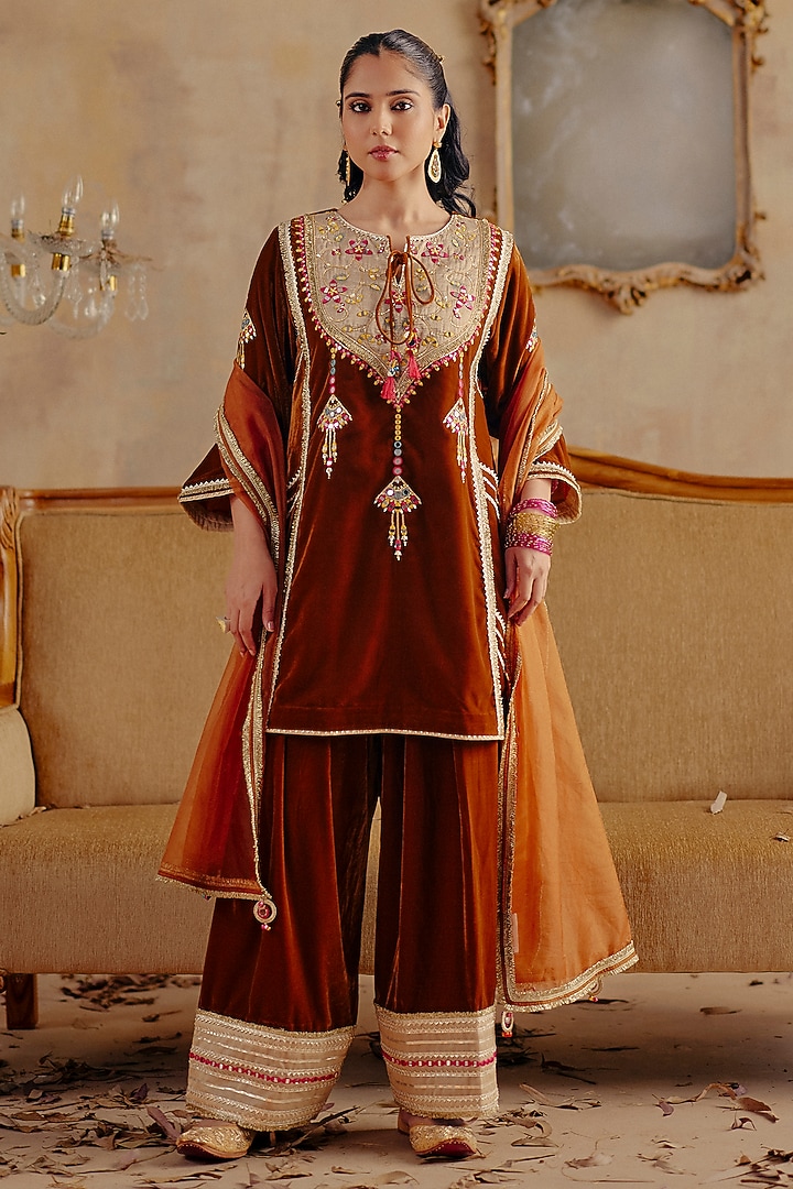Bronze Velvet Mirror & Thread Embroidered Kurta Set by Ajiesh Oberoi at Pernia's Pop Up Shop