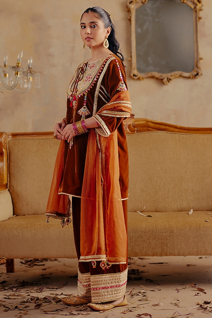 Bronze Velvet Mirror & Thread Embroidered Kurta Set by Ajiesh Oberoi at Pernia's Pop Up Shop