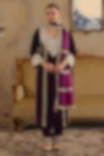 Deep Wine Velvet Mirror & Sequin Embellished Kurta Set by Ajiesh Oberoi at Pernia's Pop Up Shop