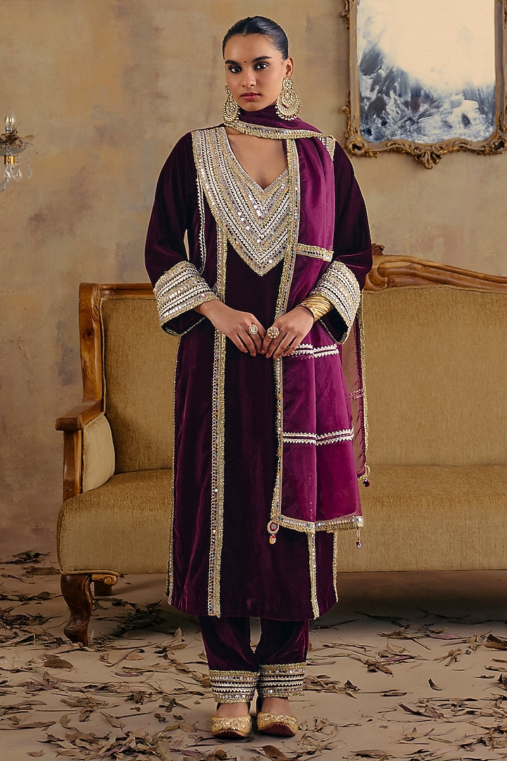 Deep Wine Velvet Mirror & Sequin Embellished Kurta Set by Ajiesh Oberoi at Pernia's Pop Up Shop