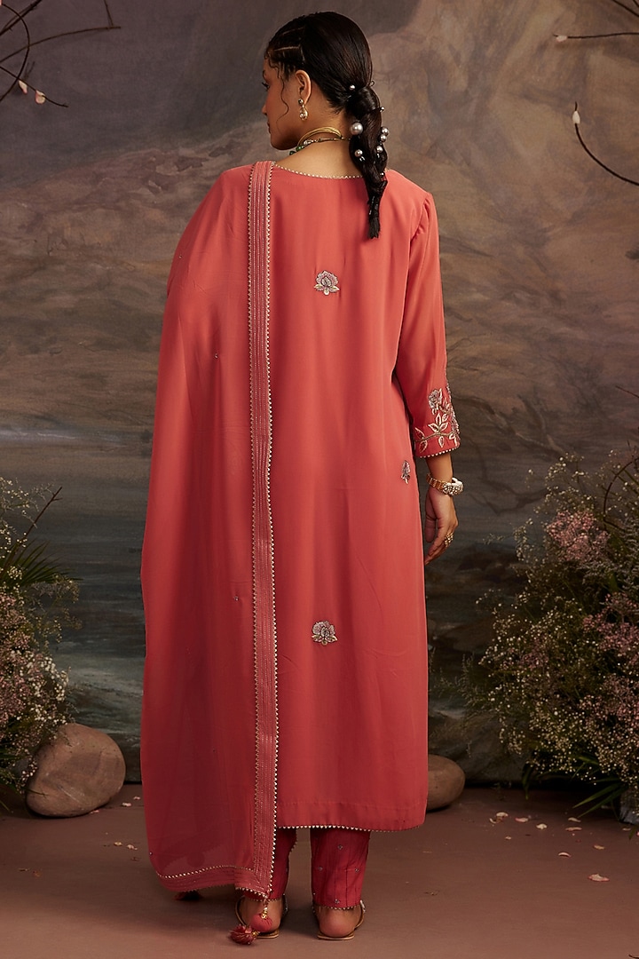 Carrot Pink Georgette Kurta Set by Ajiesh Oberoi at Pernia's Pop Up Shop