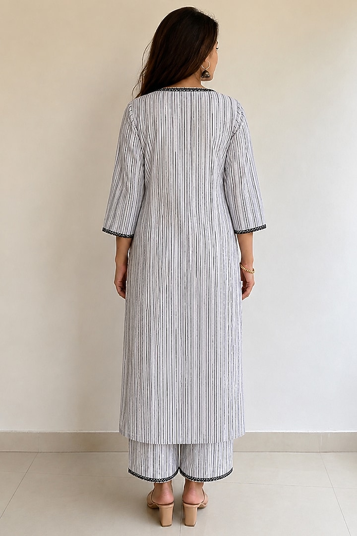 Black & White Bamboo Crepe Floral Printed Kurta Set by Ajiesh Oberoi at Pernia's Pop Up Shop