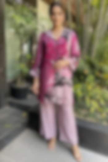 Pink & White Bamboo Crepe Floral Printed Kurta Set by Ajiesh Oberoi at Pernia's Pop Up Shop